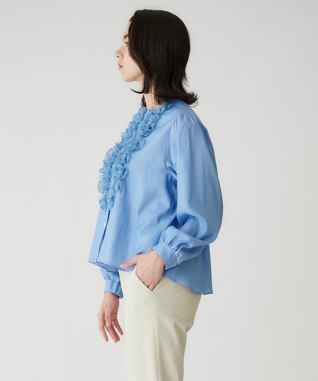 フリルブラウス