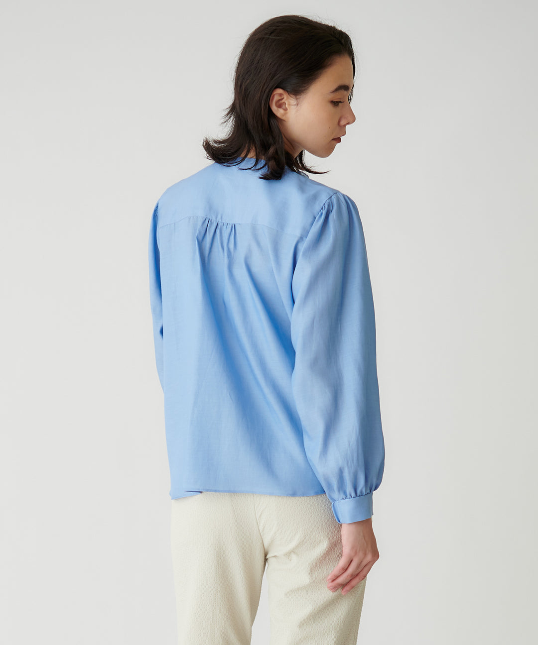 フリルブラウス