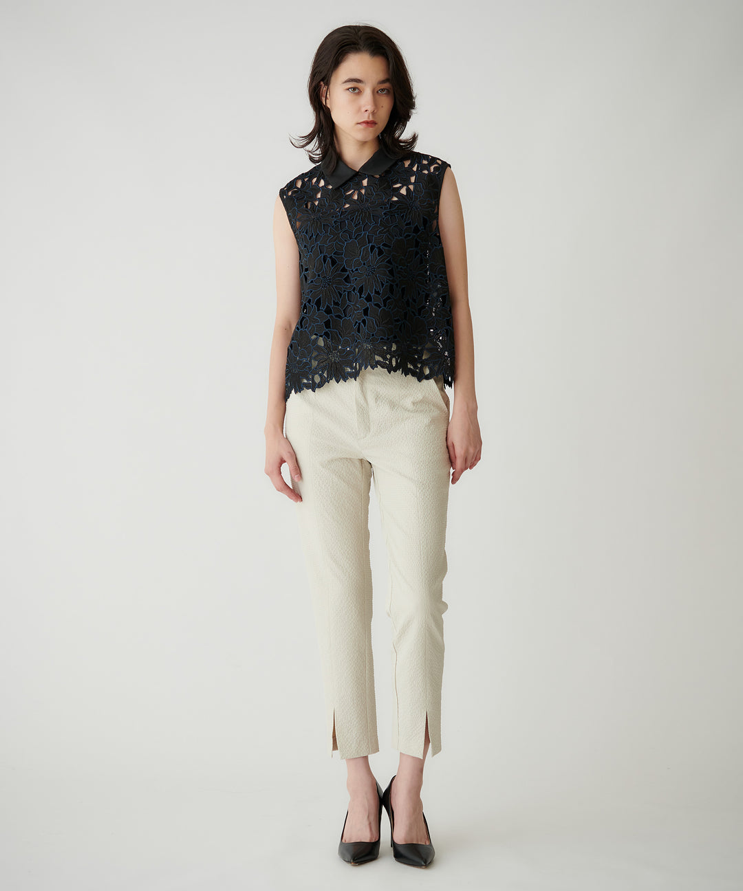 ケミカルレース衿つきノースリーブブラウス