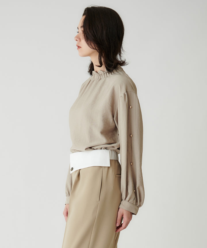 フリルネックギャザーブラウス