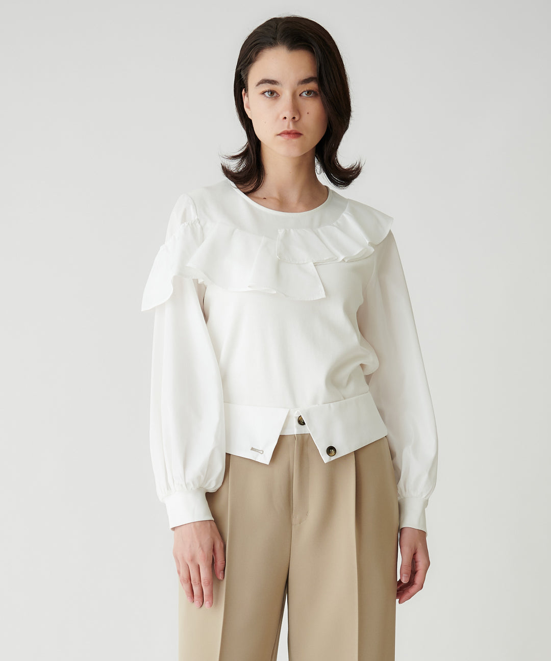 モデル H：172cm / 38 / オフホワイト