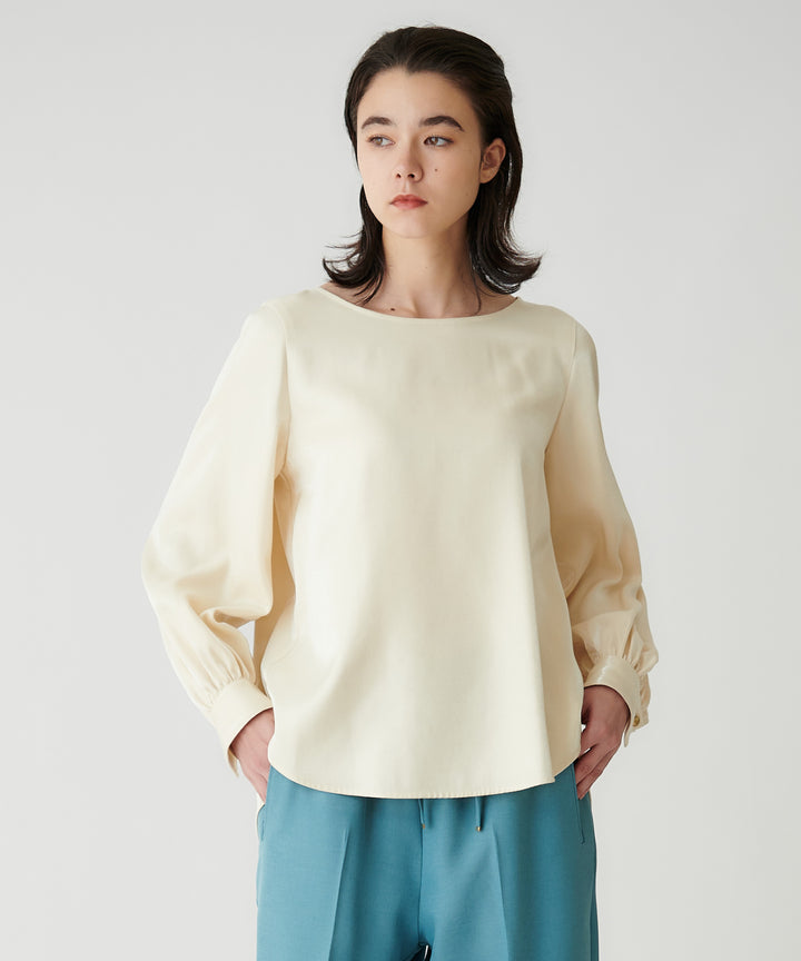 ボリュームスリーブサテンブラウス