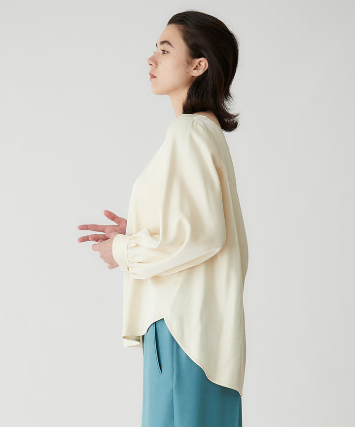ボリュームスリーブサテンブラウス