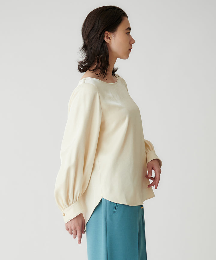 ボリュームスリーブサテンブラウス