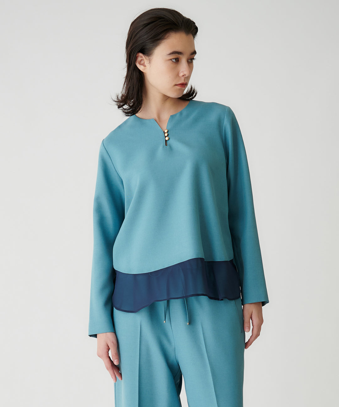 パウダーツイルシアーレイヤードブラウス