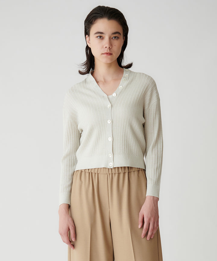 モデル H：172cm / 38 / オフホワイト