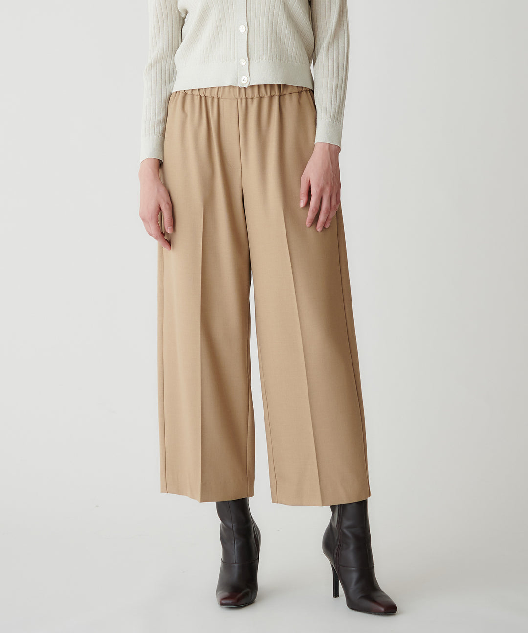 モデル H：172cm / 38 / ベージュ