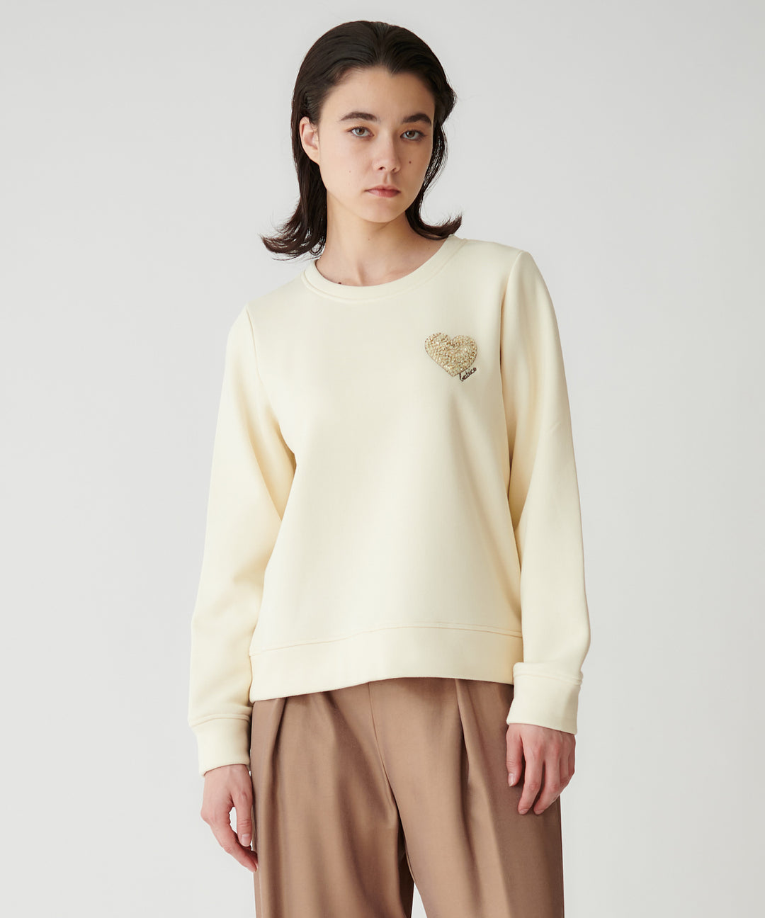 モデル H：172cm / 38 / アイボリー