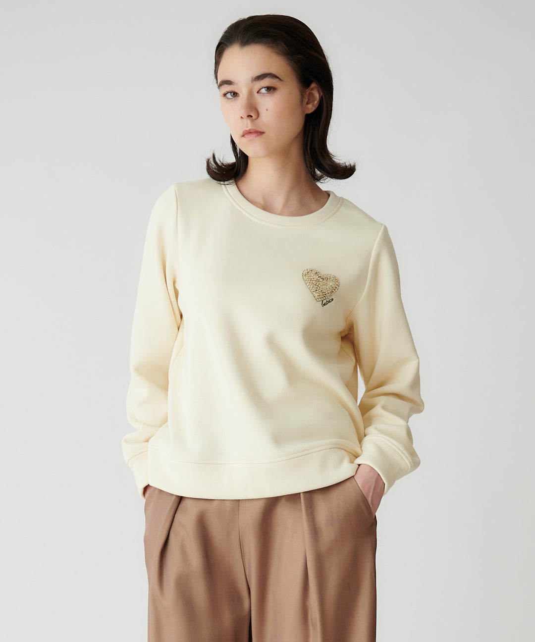 ボンバー裏毛同色ハート刺繍スウェット