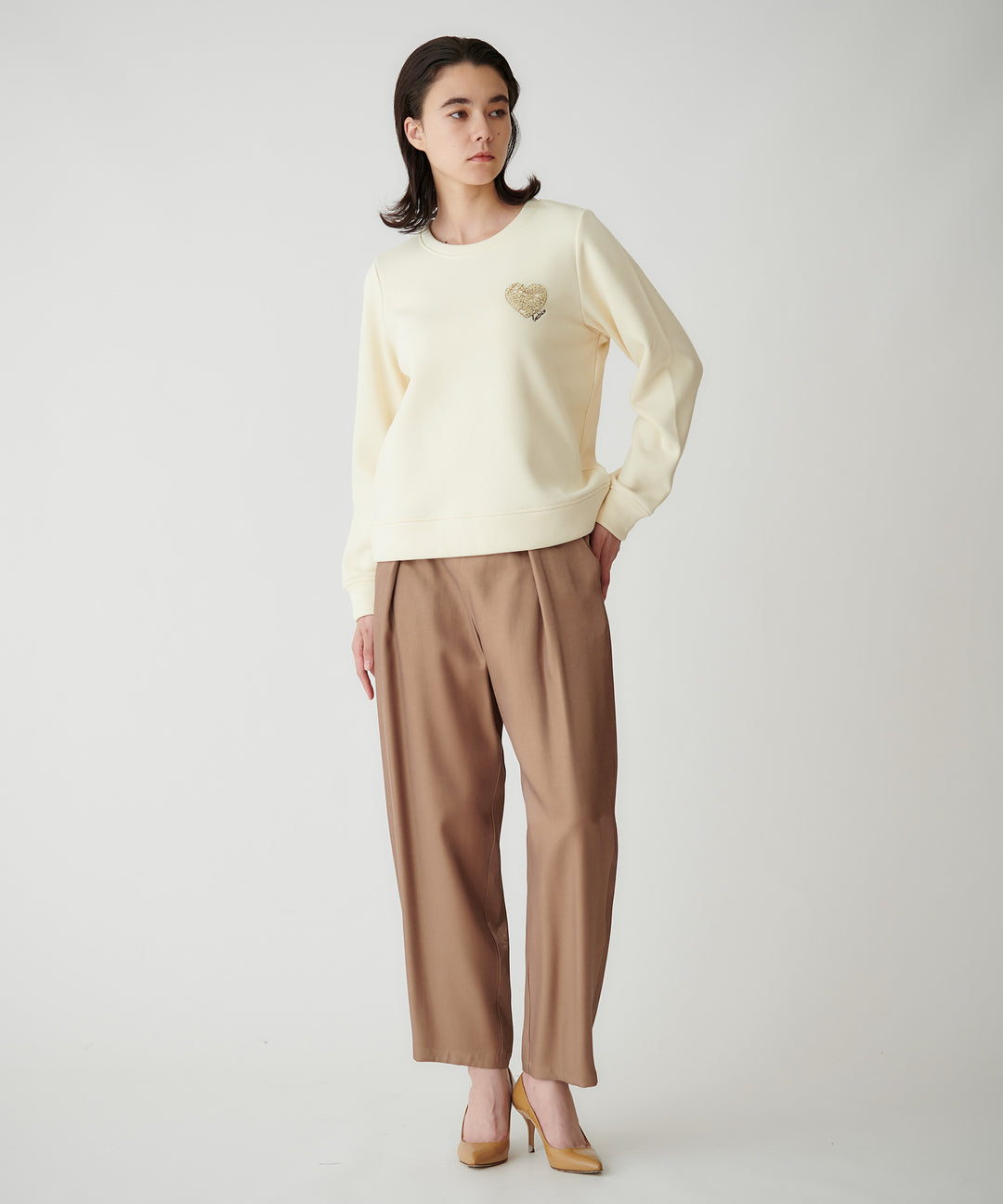 ボンバー裏毛同色ハート刺繍スウェット