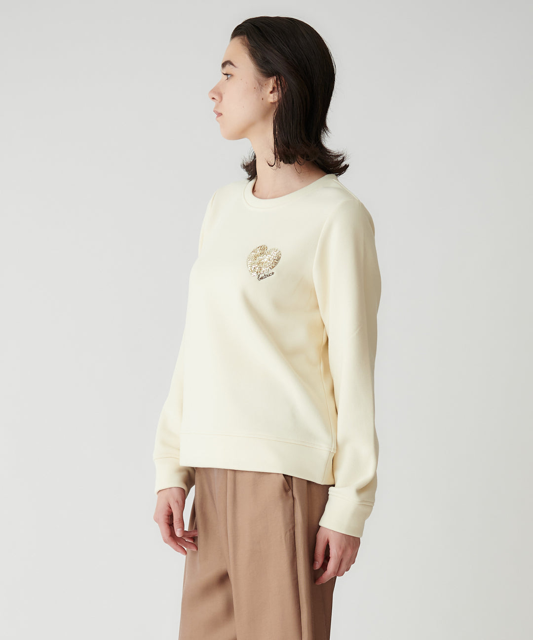 ボンバー裏毛同色ハート刺繍スウェット