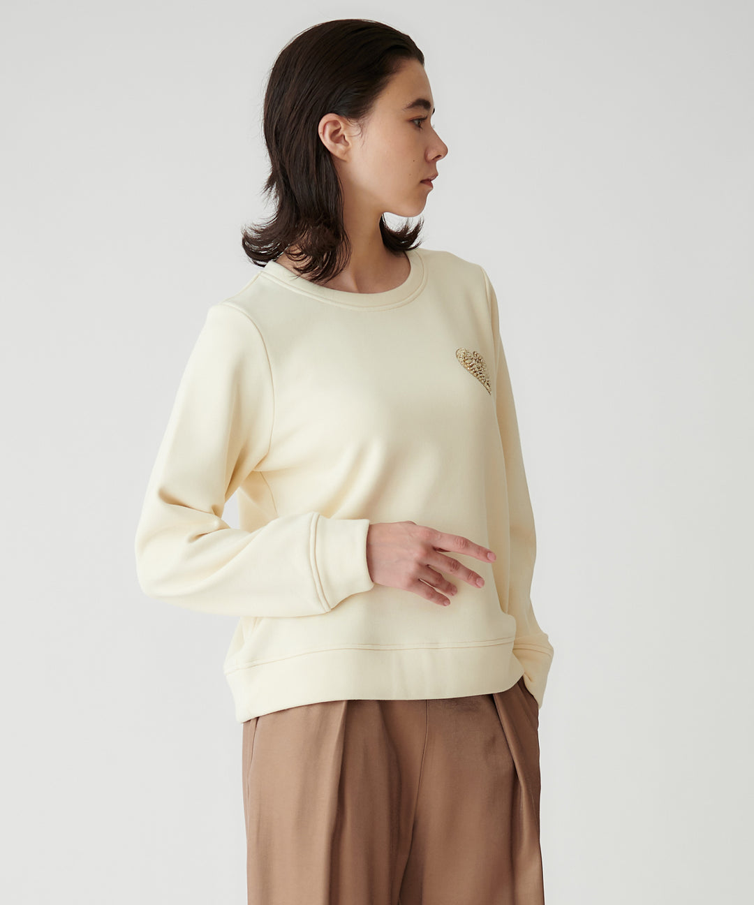 ボンバー裏毛同色ハート刺繍スウェット