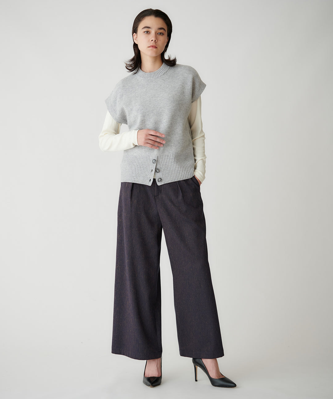 ウールカシミヤ裾ボタンベスト