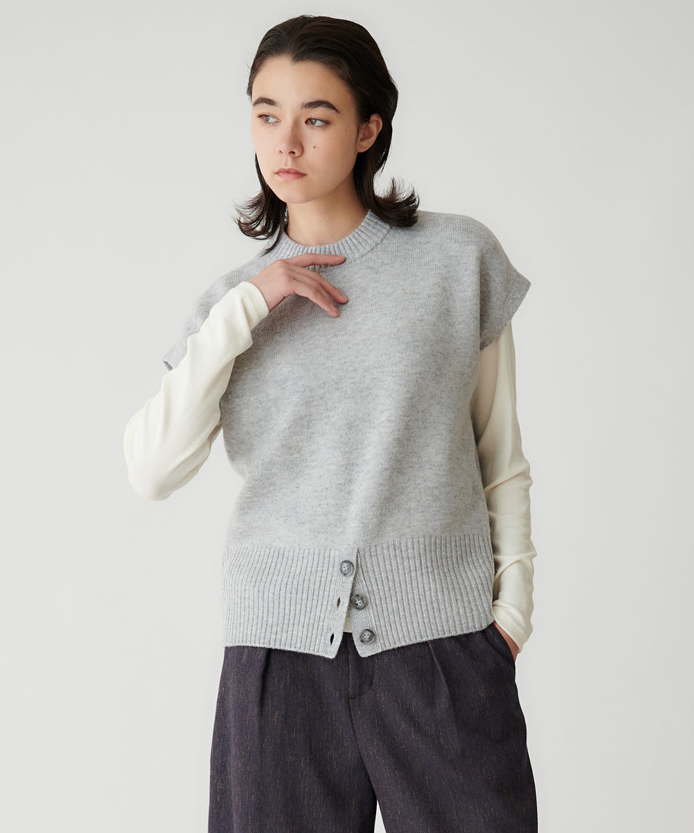 モデル H：172cm / 38 / アイボリー