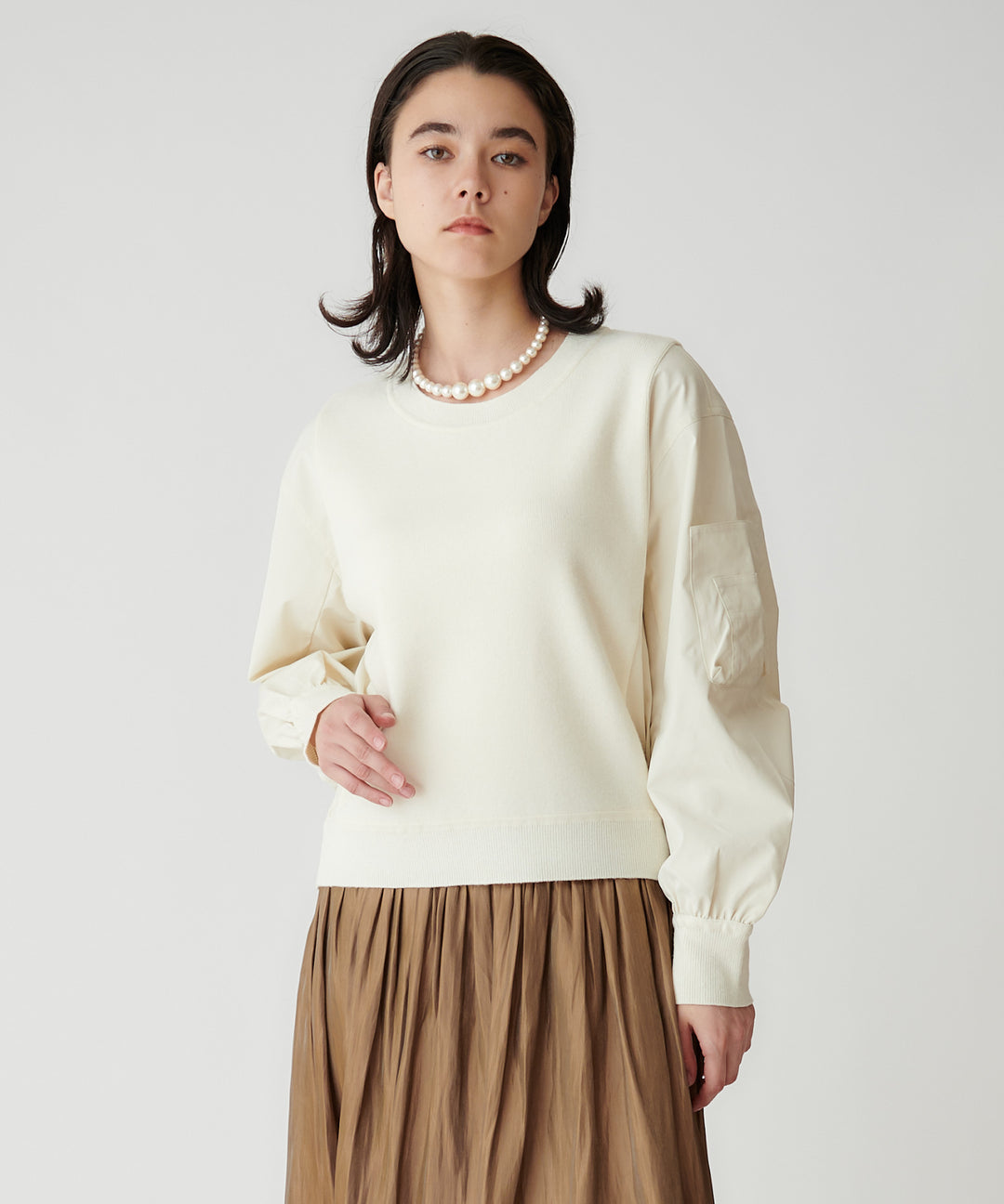 モデル H：172cm / 38 / オフホワイト