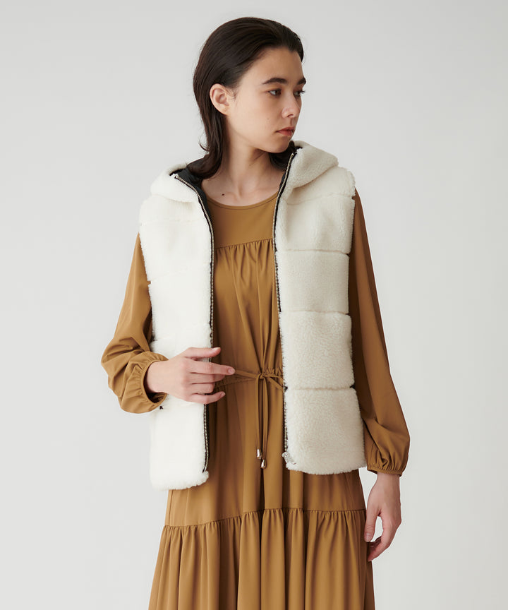 フード付きボアベスト