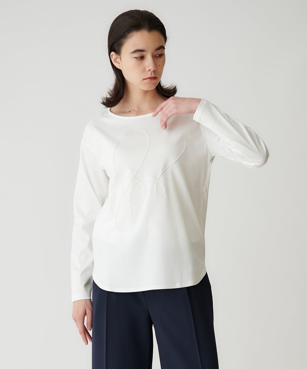 コード刺繍クルーネックトップス