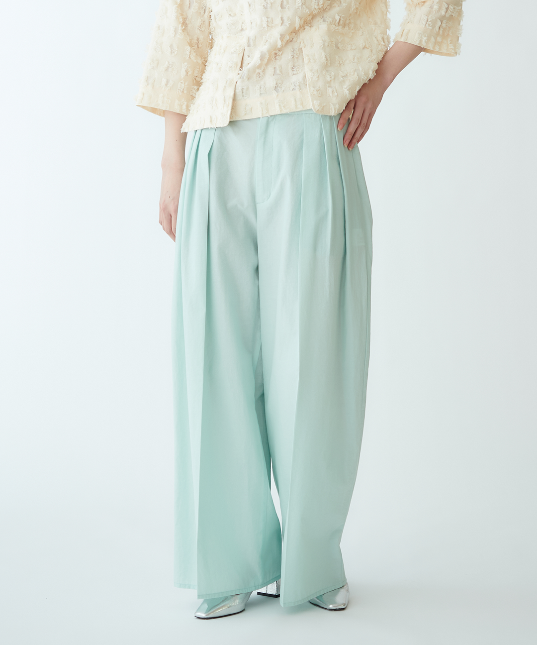 タンブラータックワイドパンツ