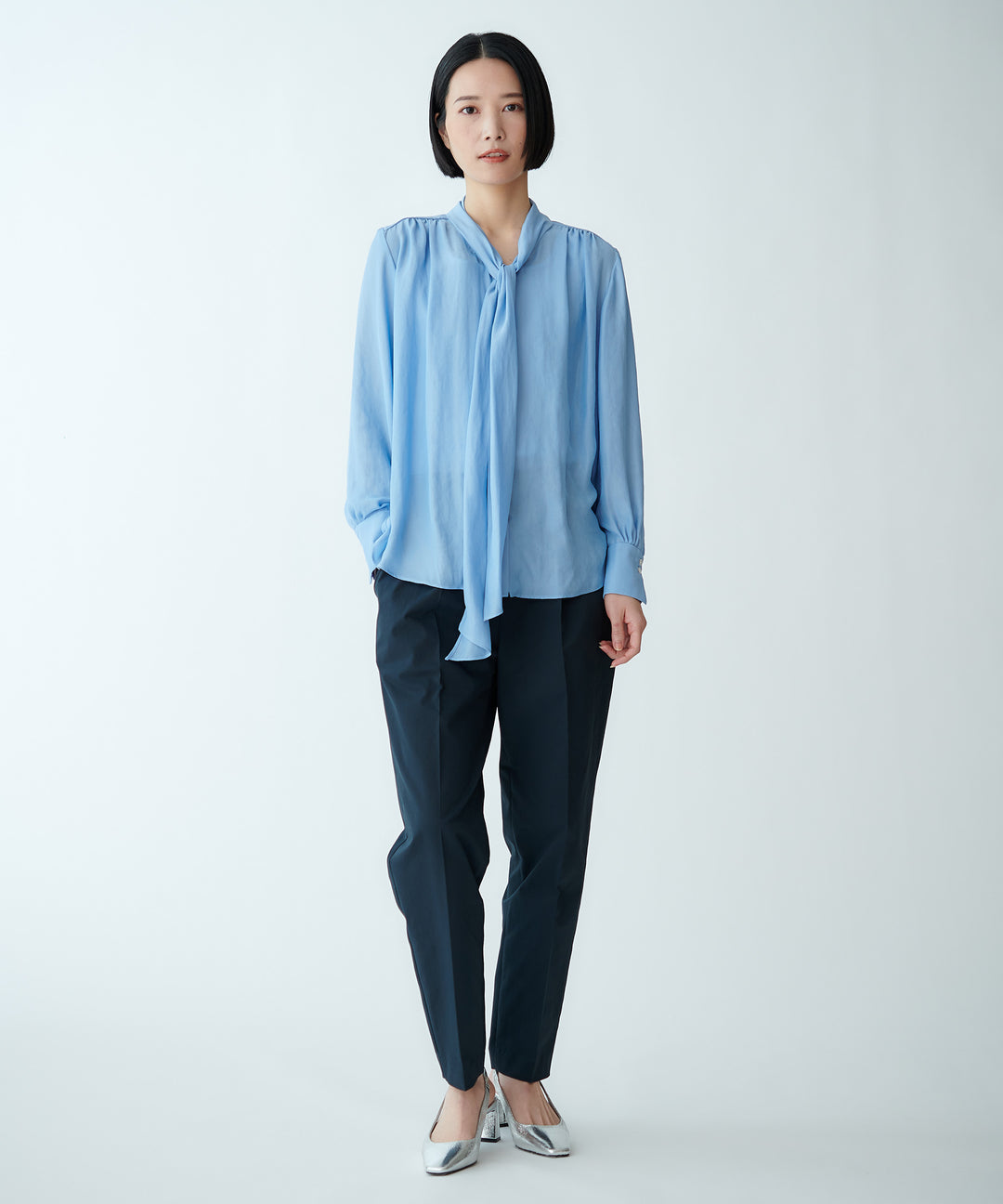 ボウタイブラウス