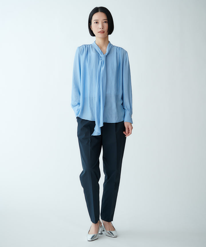 テーパードパンツ