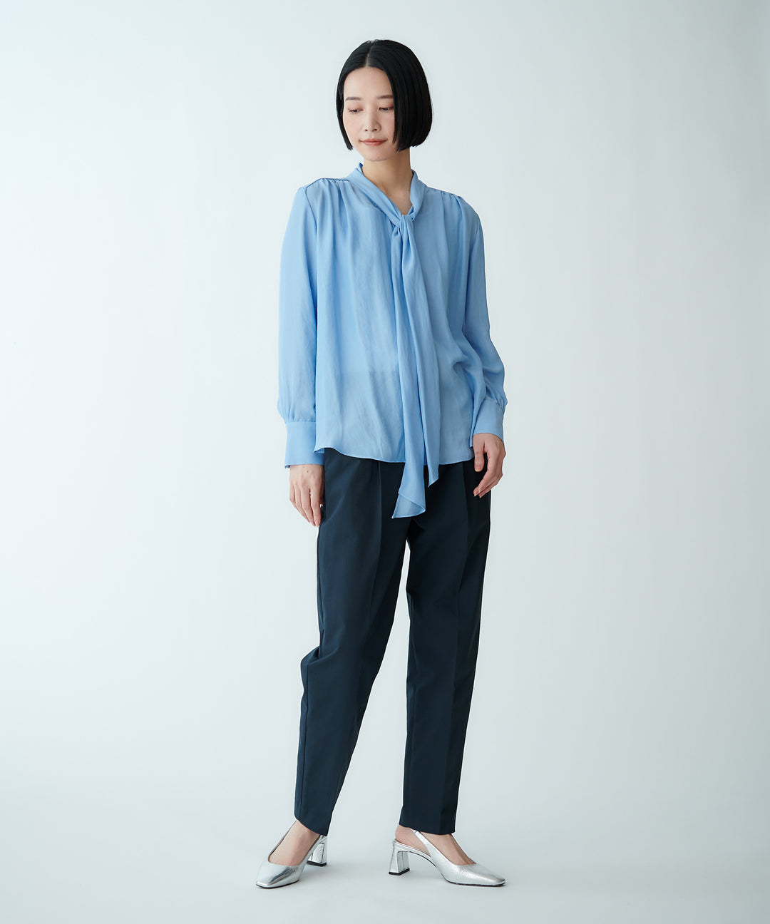 ボウタイブラウス