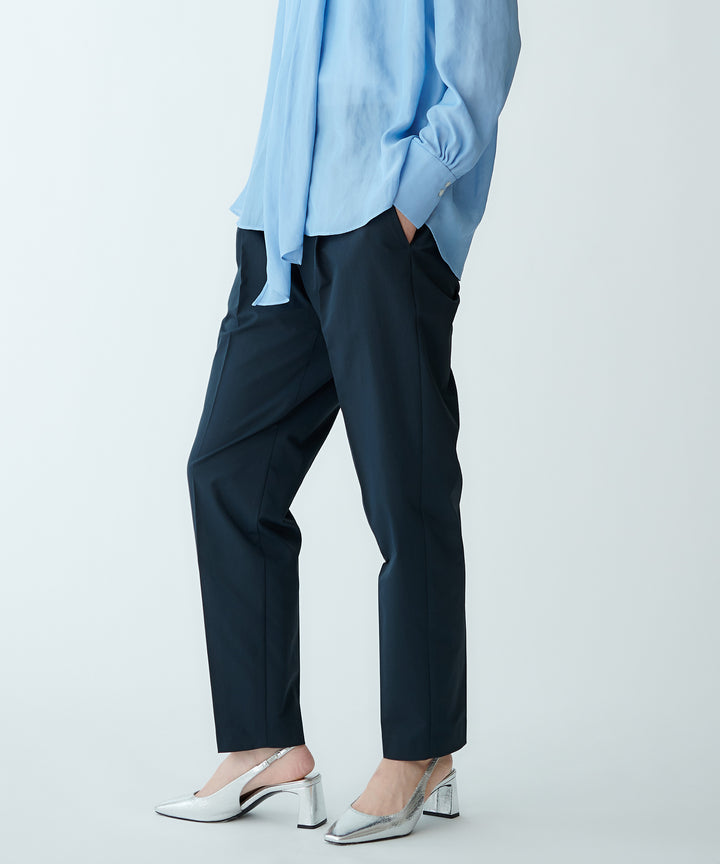 テーパードパンツ