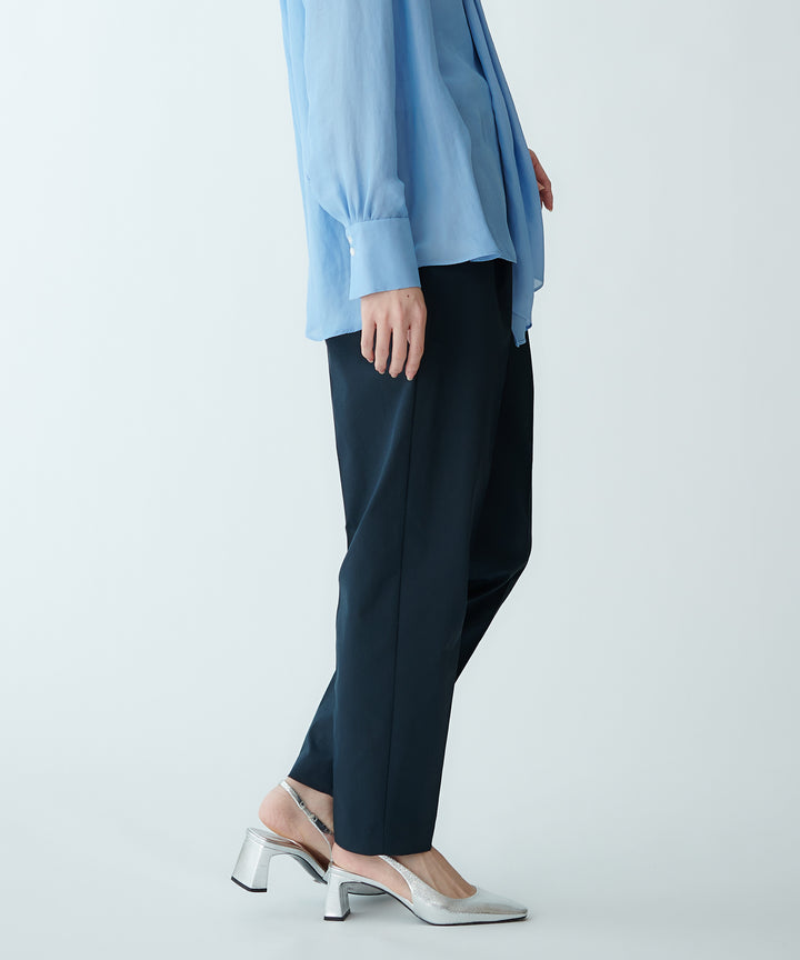 テーパードパンツ