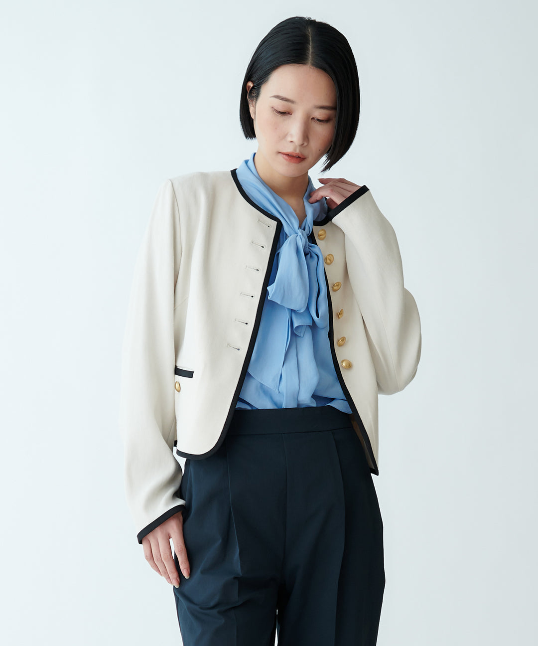 パイピングノーカラージャケット