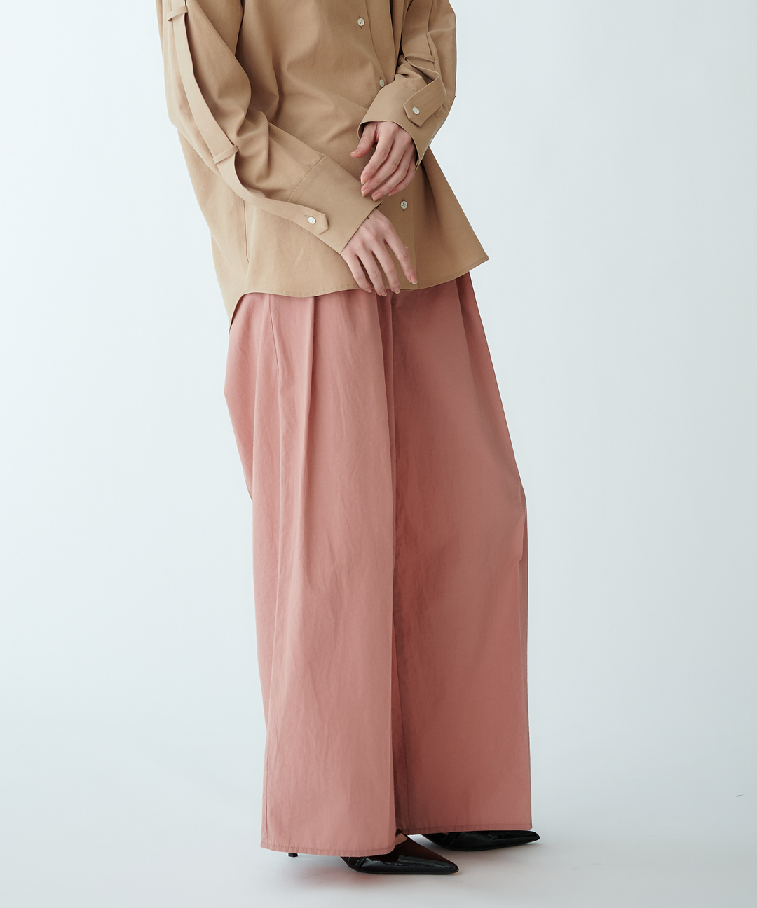 タンブラータックワイドパンツ