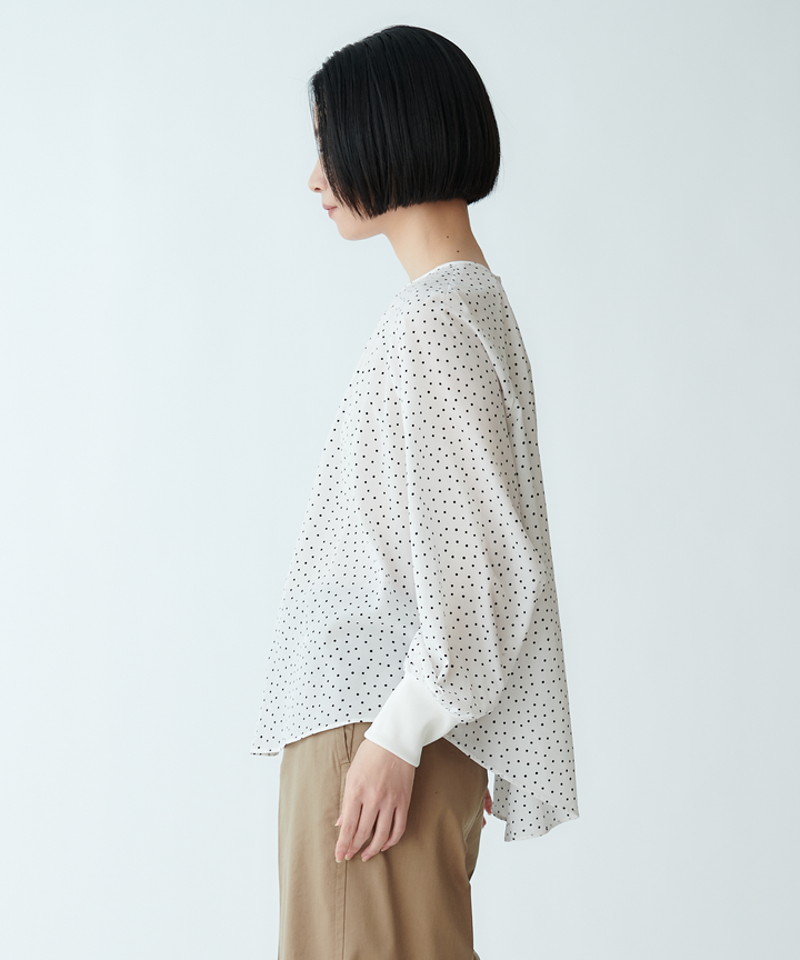 ドットプリントシャーリングブラウス