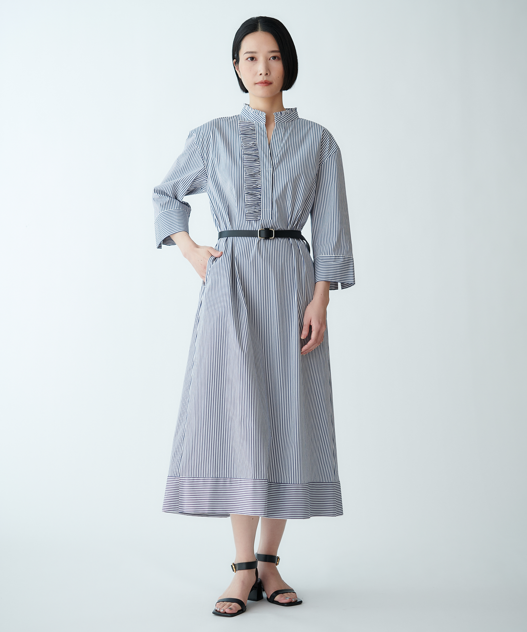 モデル H：165cm / 38 / ホワイト×ネイビー