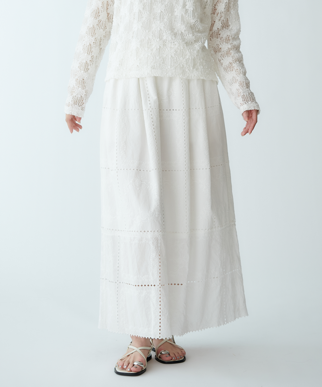 モデル H：165cm / 38 / オフホワイト