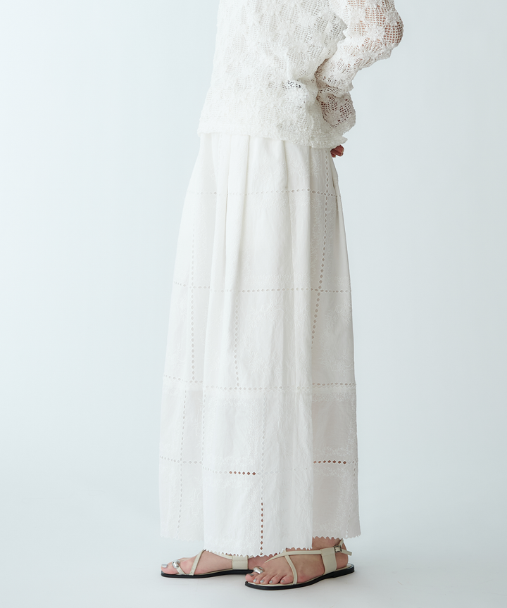 カットワーク刺繍ロングスカート