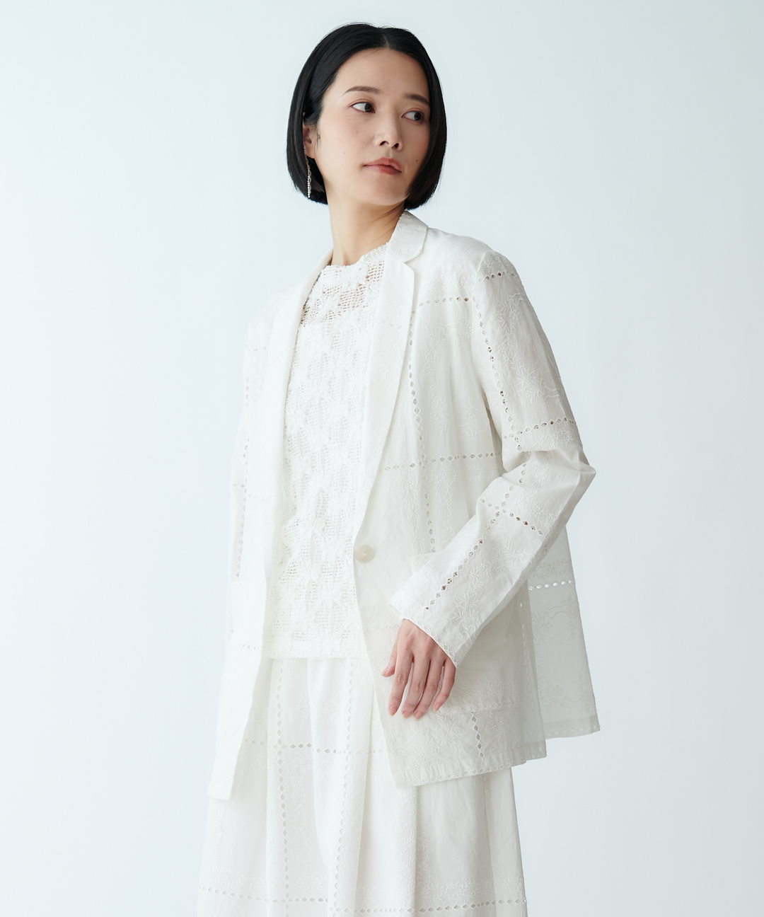 エンブロイダリーレースジャケット