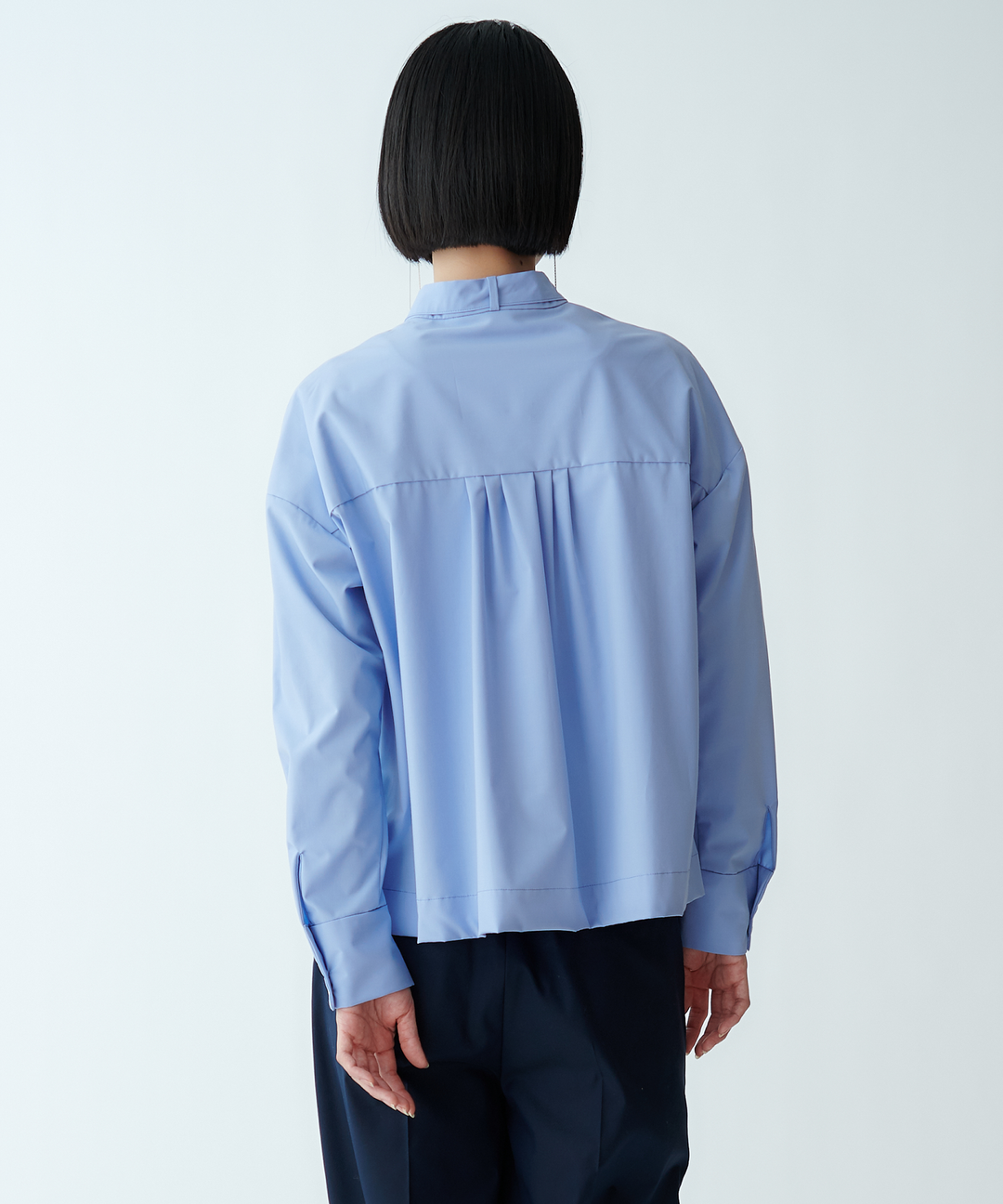 ボウタイ付きバンドカラーブラウス