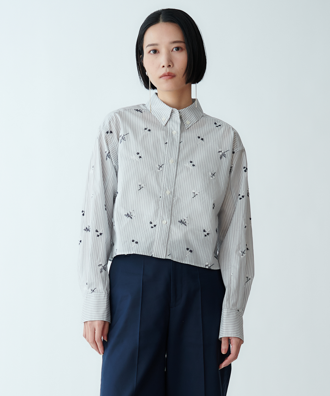 刺繍ストライプクロップドシャツ