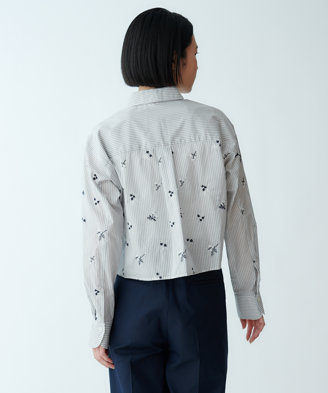 刺繍ストライプクロップドシャツ
