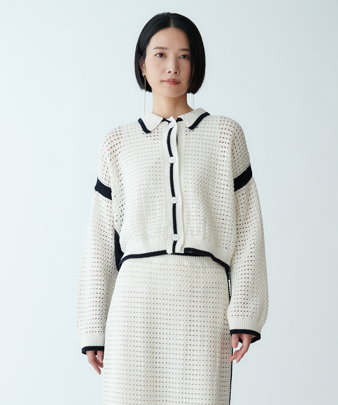 モデル H：165cm / 38 / オフホワイト×ネイビー