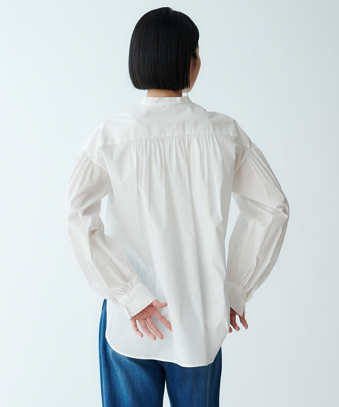 バンドカラーフラワーデザインブラウス