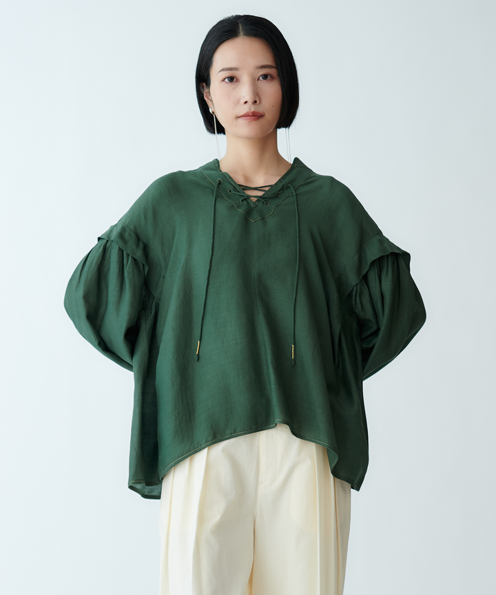 モデル H：165cm / 38 / カーキ