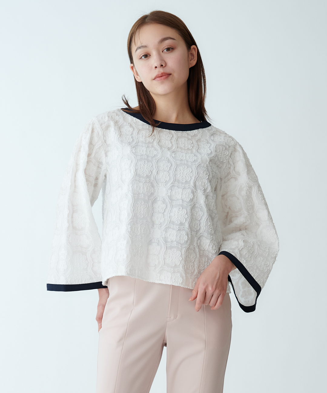 フラワージャガードワイドスリーブブラウス