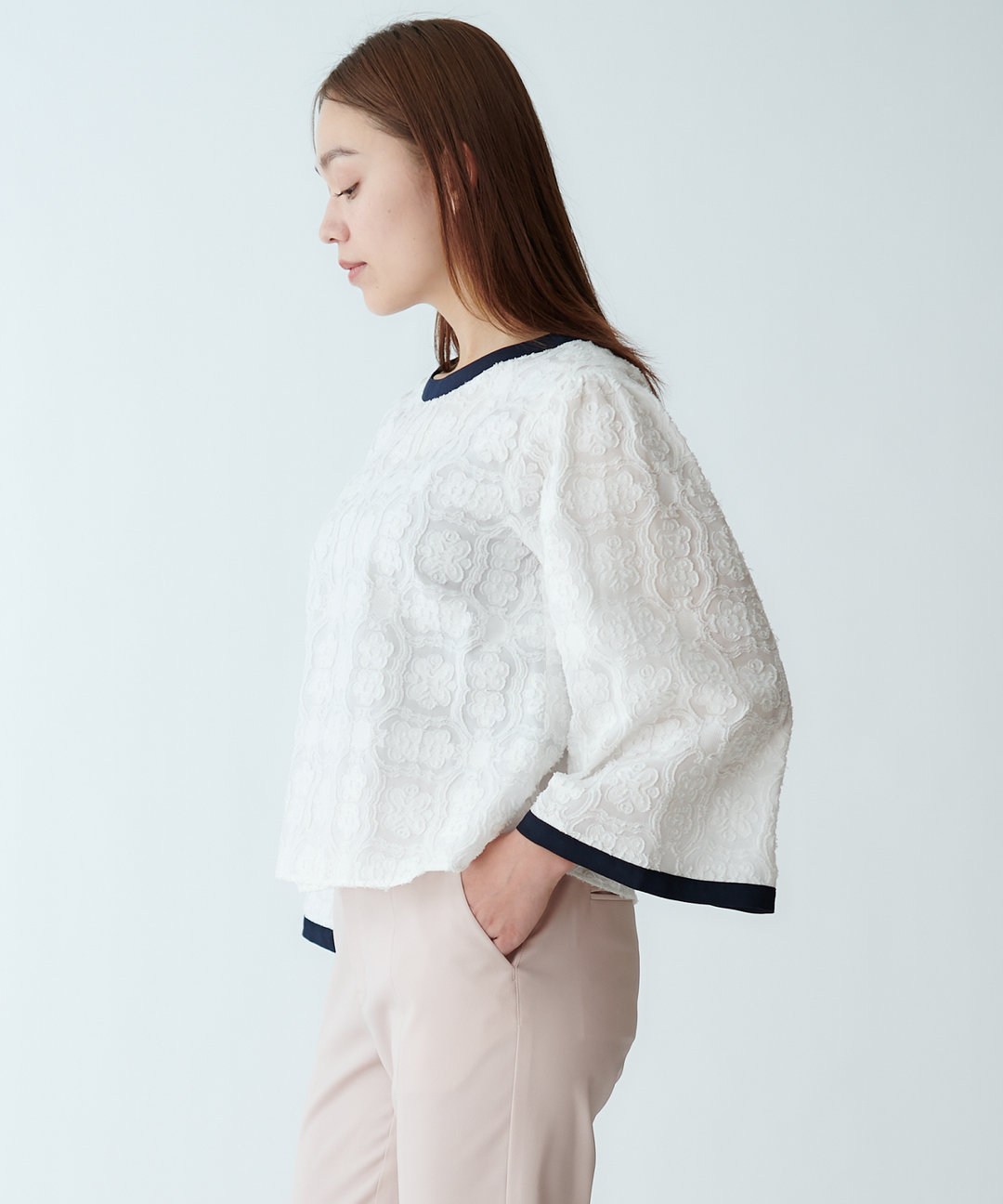 フラワージャガードワイドスリーブブラウス