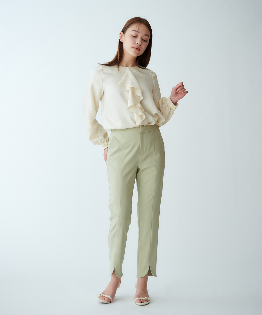 ラッフルデザインブラウス