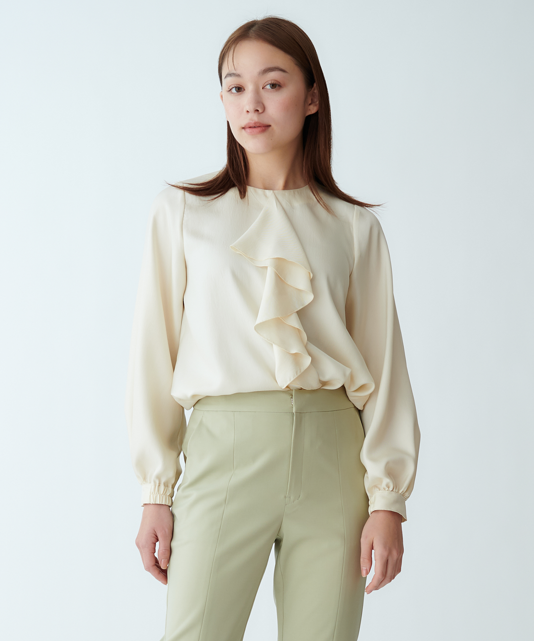 モデル H：167cm / 38 / アイボリー