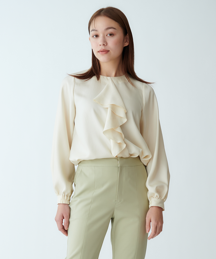 モデル H：167cm / 38 / アイボリー