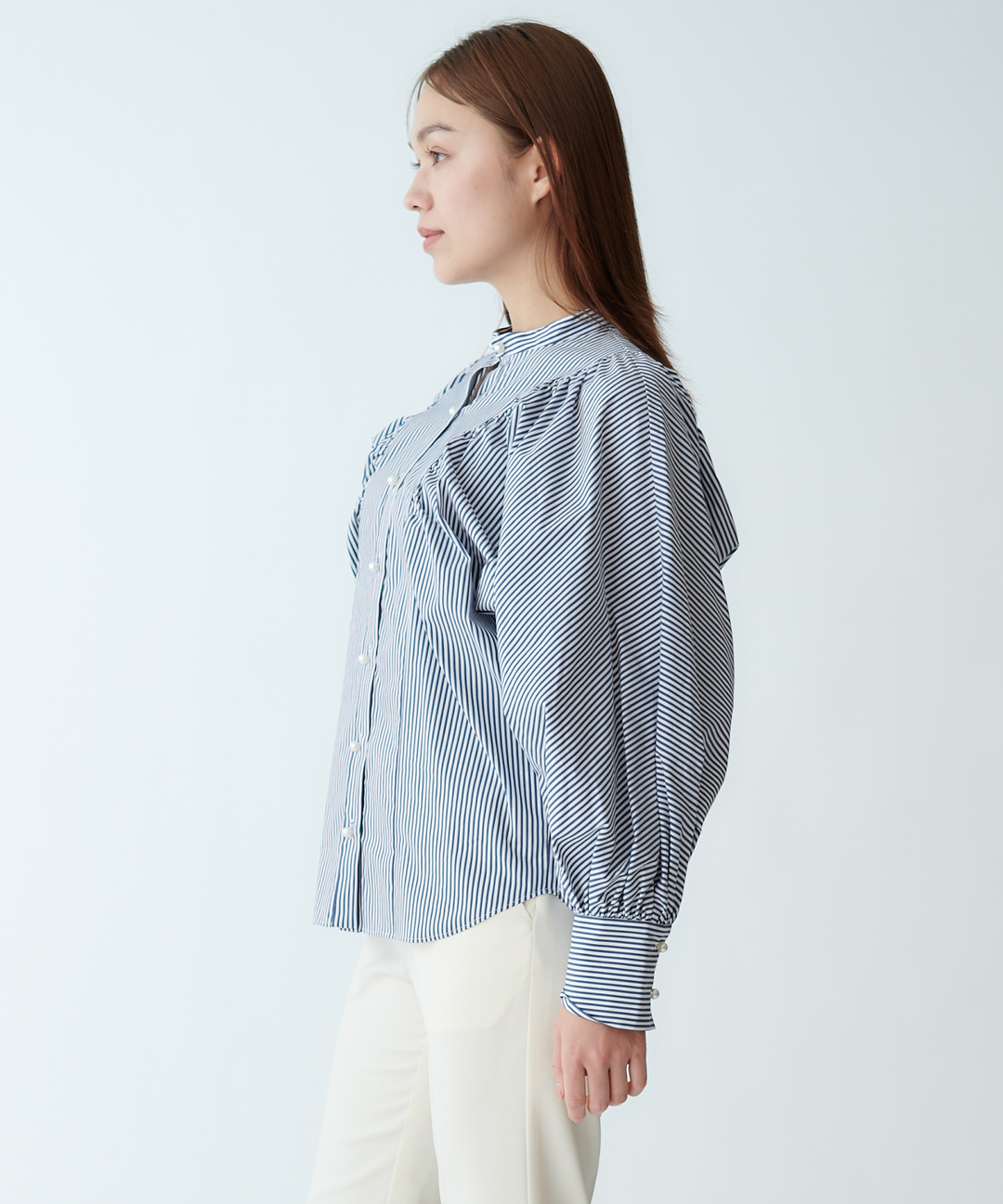 ギャザーデザインドルマンスリーブブラウス