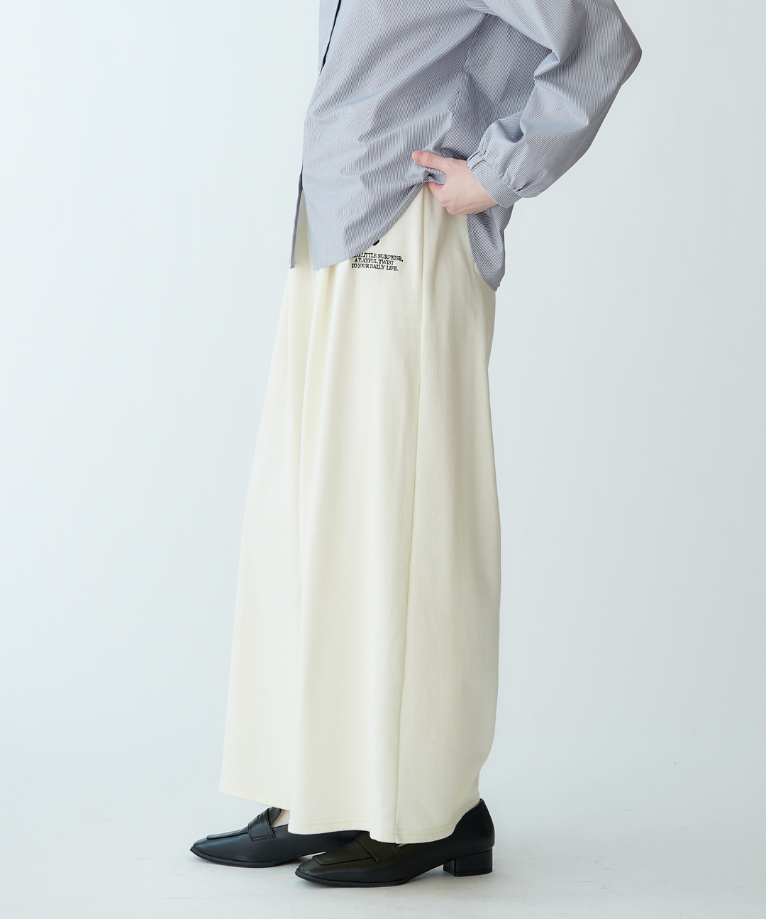 タックワイドシルエットパンツ