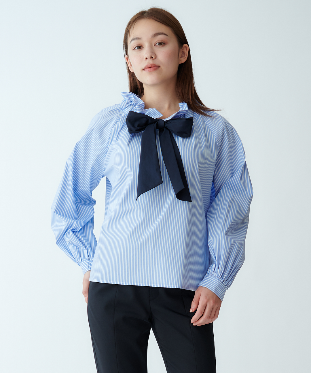 モデル H：167cm / 38 / ブルー（ストライプ）