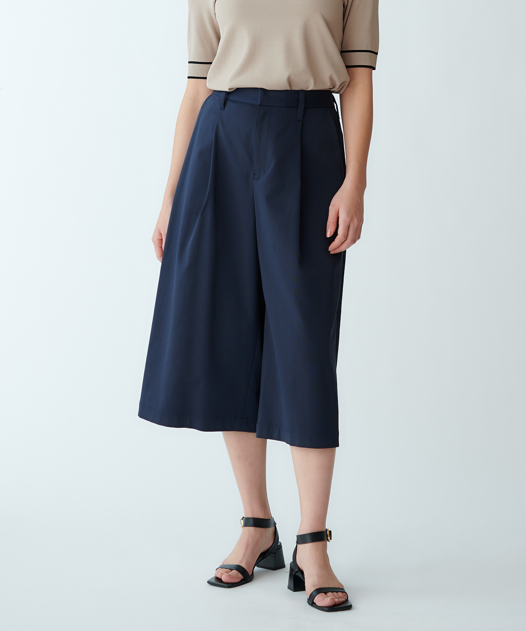 モデル H：167cm / 38 / ネイビー