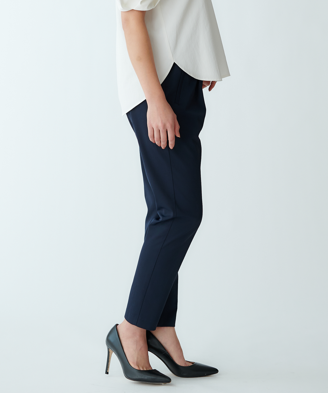 ストレッチテーパードパンツ